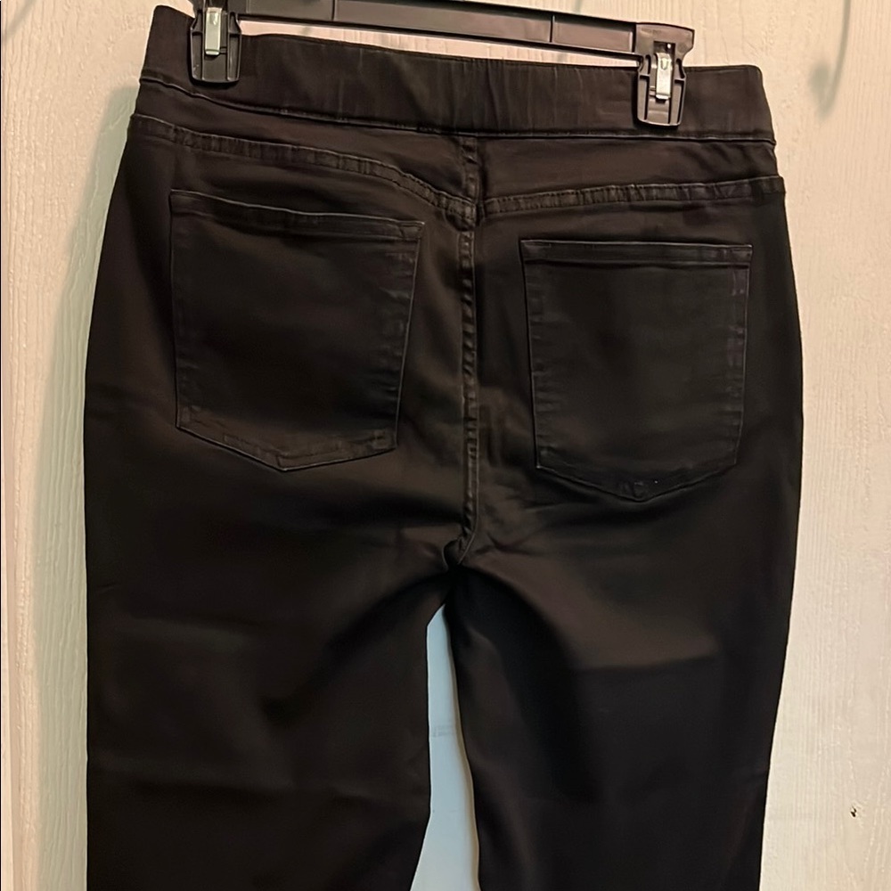 Issac mizrahi size 6 Women's black studded Jeans - Picture 4 of 6